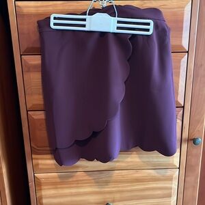 TED BAKER London Scalloped Edge Mini Skirt NWT size 6, maroon, has pockets